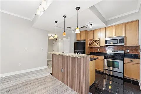 3rd image of 610 Newark St