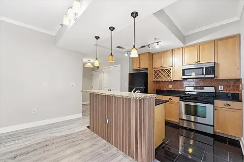 610 Newark St — Photo 3
