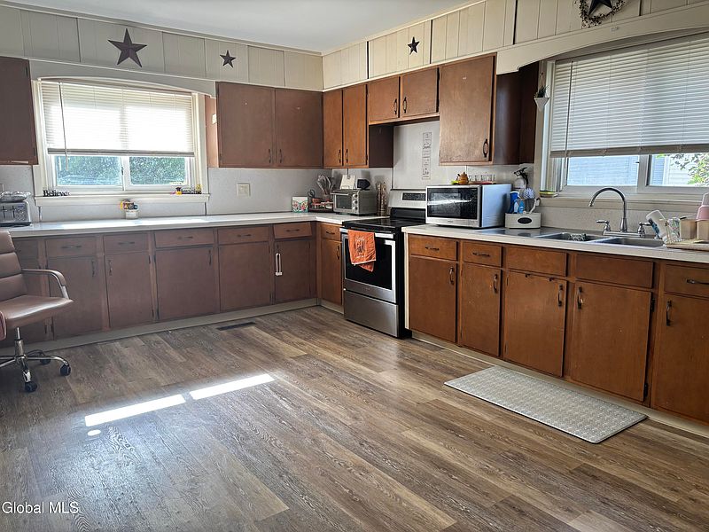 2nd image of 109 Rose Street