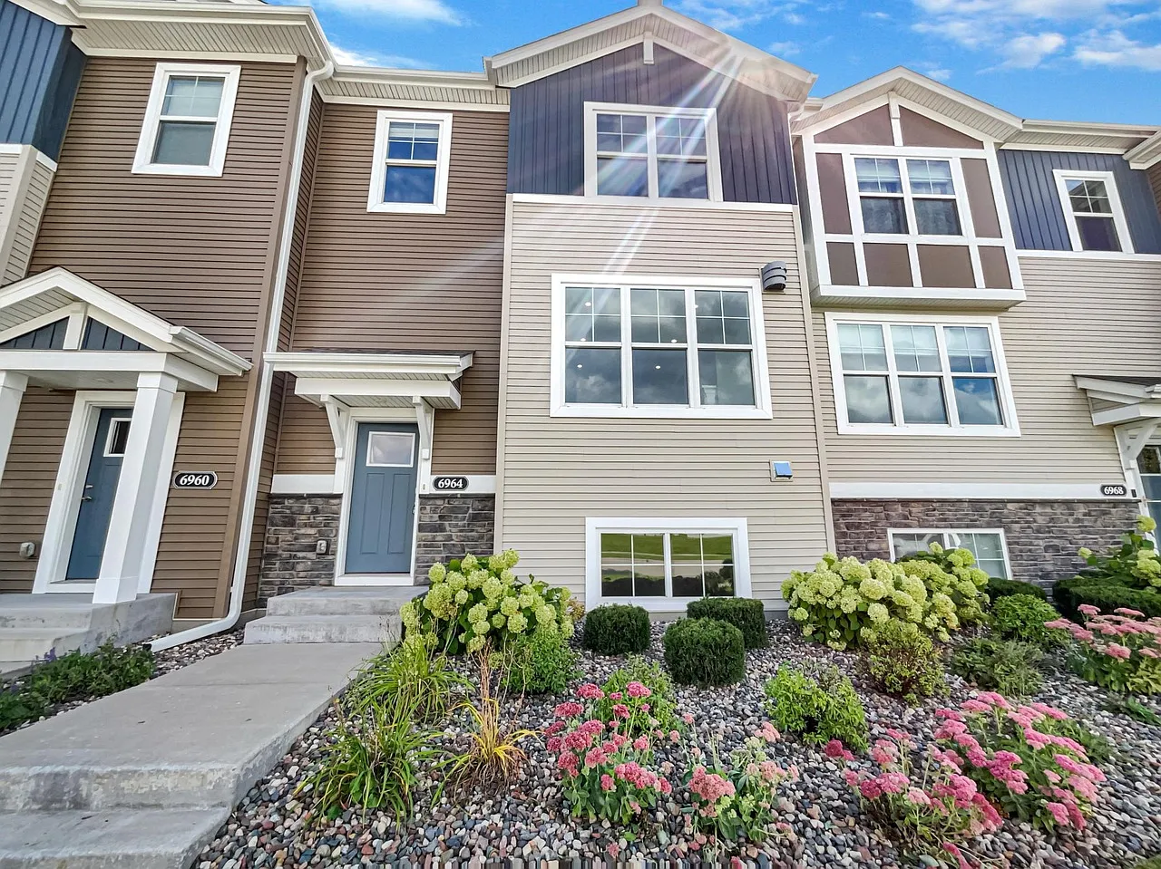 3 bed, 2.5 bath, 2132 sqft, $2,700 — Photo 3