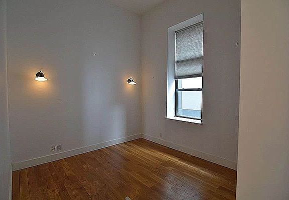3rd image of 950 Willoughby Ave #202