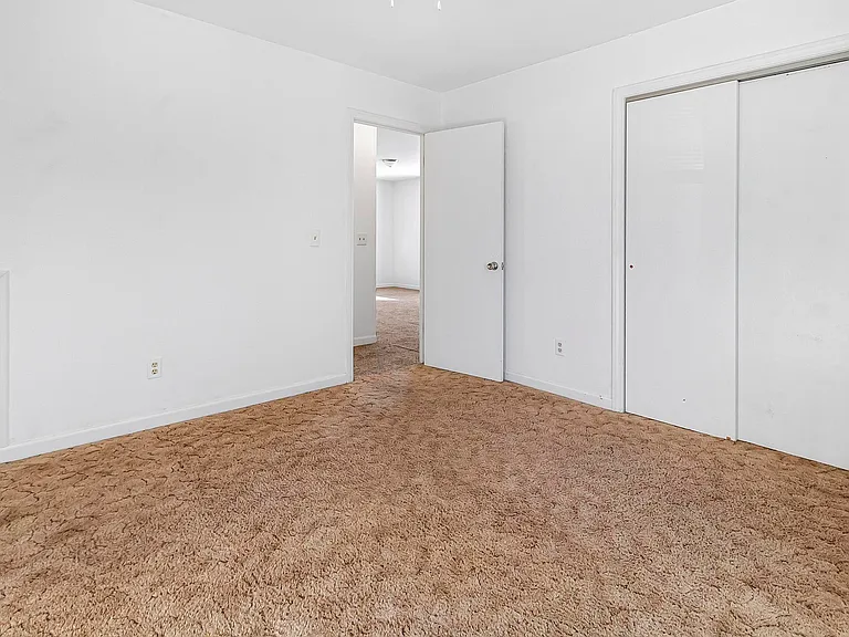 420 Franklin Ave #4 — Photo 6