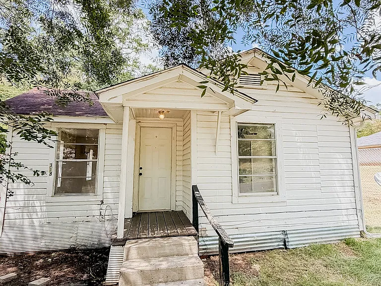 318 Harvard St — Photo 15