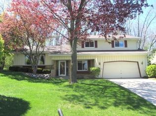 W160N8241 Old Orchard Ct, Menomonee Falls, WI 53051