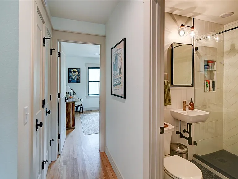 401 Presidential Ln #3 — Photo 8