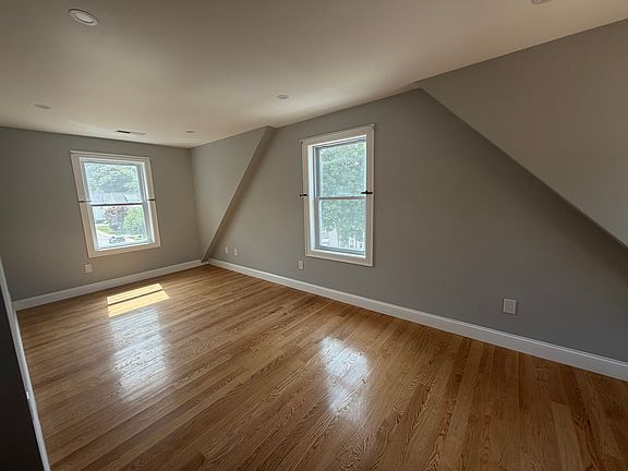 3rd image of 26 Newburg St