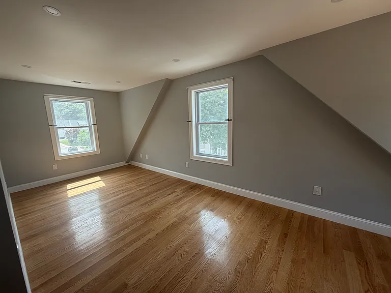 26 Newburg St — Photo 2