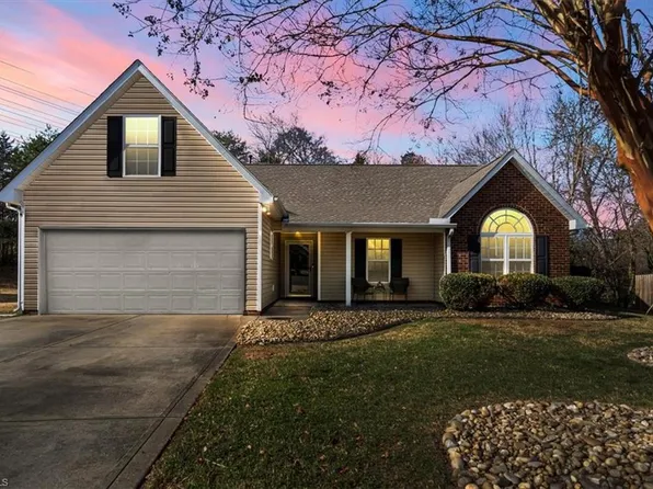 2203 Oakhurst Ct, Kannapolis, NC 28081