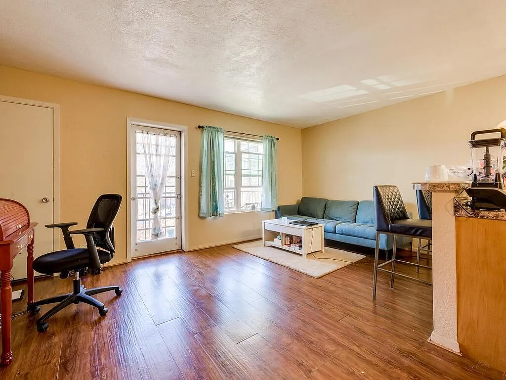 1 bed, 1.0 bath, 612 sqft, $1,200 — Photo 2
