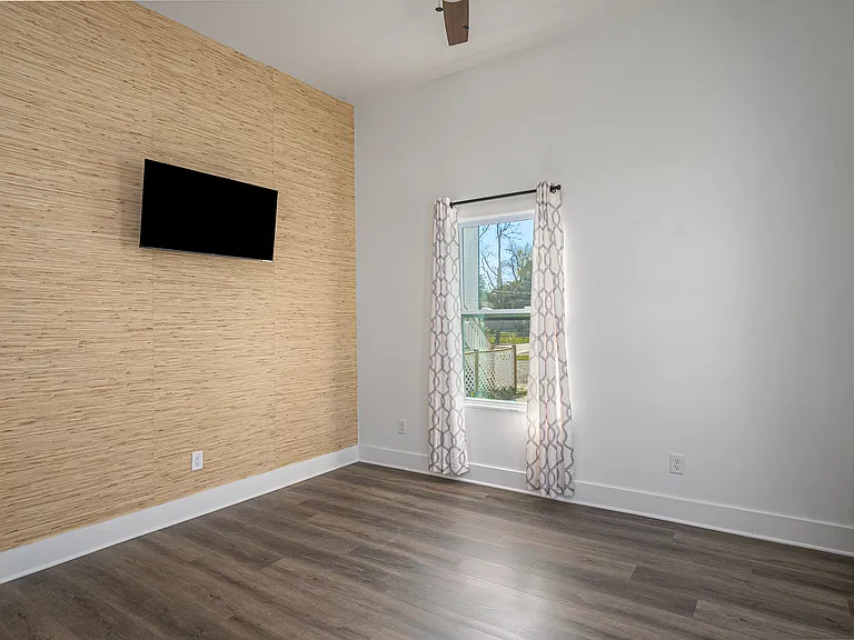 637 E Anderson St — Photo 5
