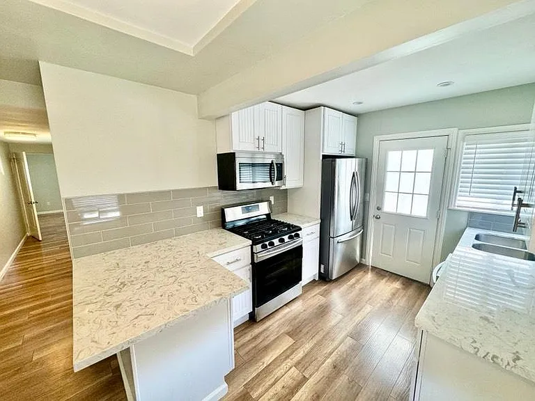 5075 Monroe Ave — Photo 7