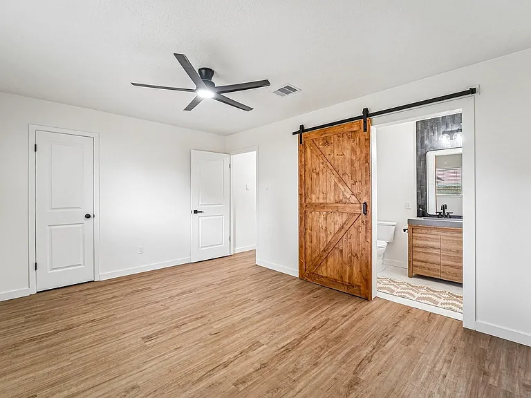 2801 Coy Dr — Photo 30