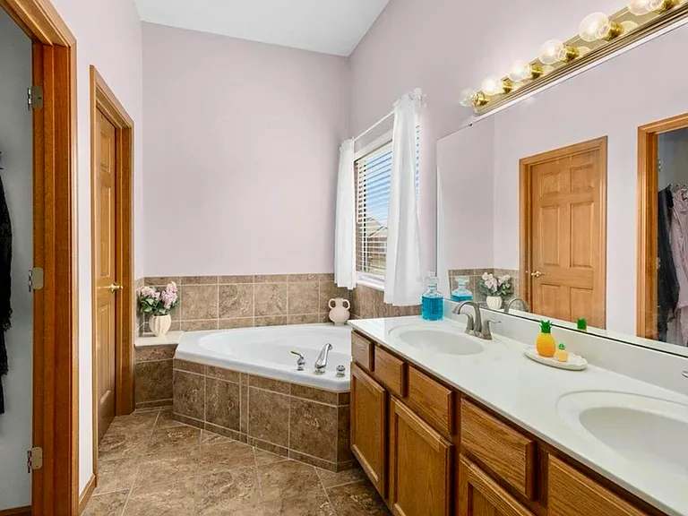 2621 Lake Lucerne Dr — Photo 25