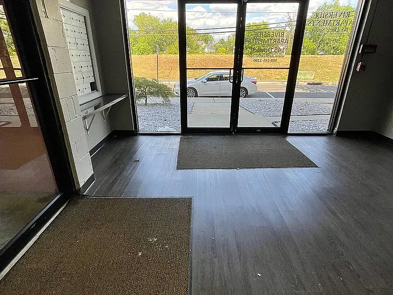 Riverside — Photo 12