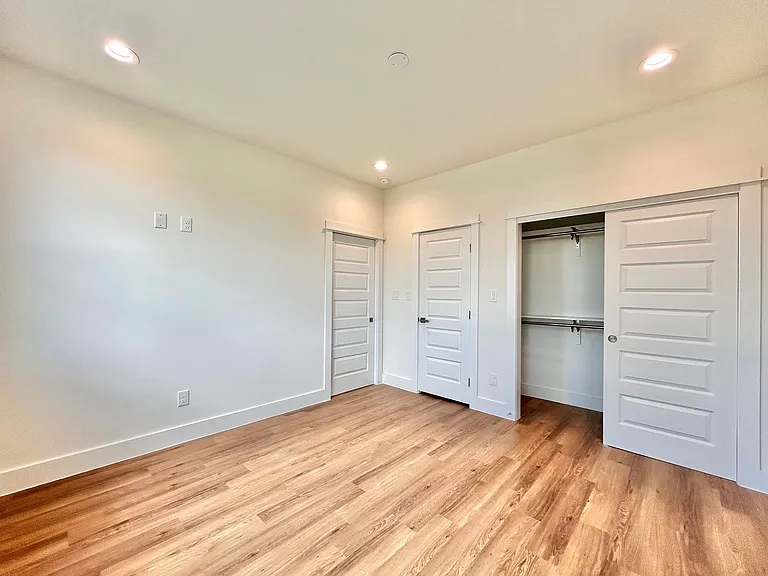 5605 Samuel Huston Ave #2 — Photo 12