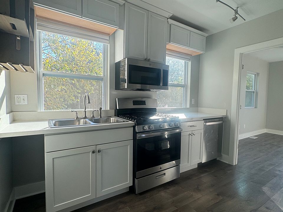 1st image of 3849 S Packard Ave #D4