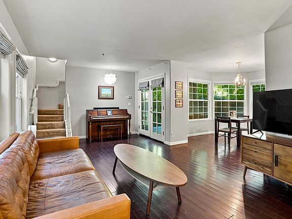 4th image of 110 Azalea Way