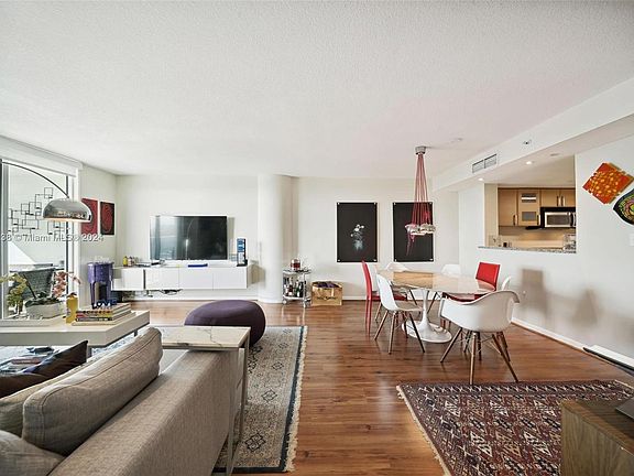 5th image of 2101 Brickell Ave APT 2812
