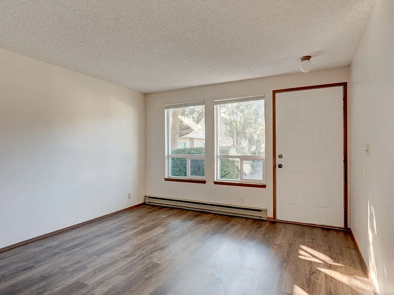 M1407: Horizons West Apartments — Photo 4