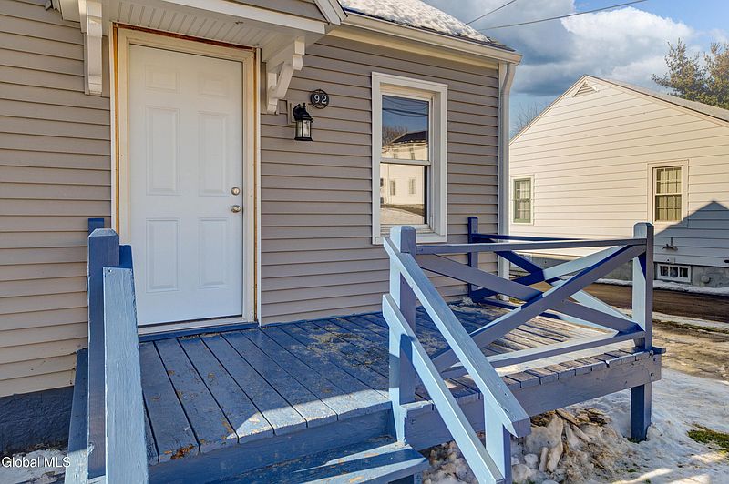 4th image of 92 Maple Avenue