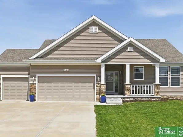 21126 Castlerock Ln, Gretna, NE 68028