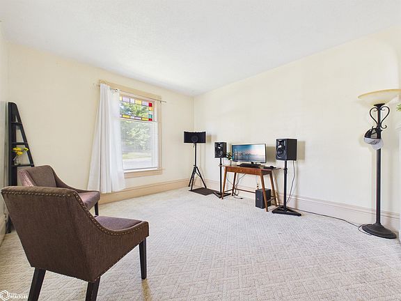 4th image of 816 Orleans Ave