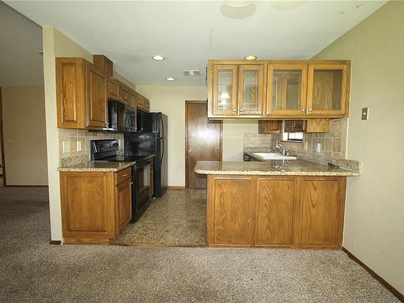 3rd image of 13156 Eastridge Dr