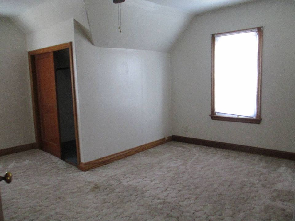 1st image of 117 3rd Ave