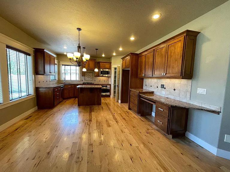 644 N Senora Way — Photo 7