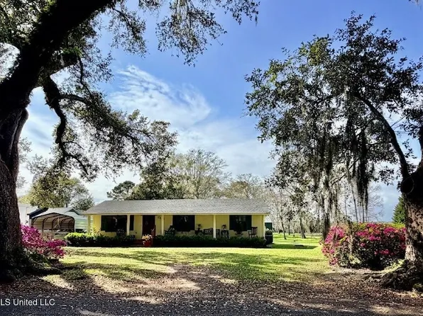 5319 Griffin St, Moss Point, MS 39563