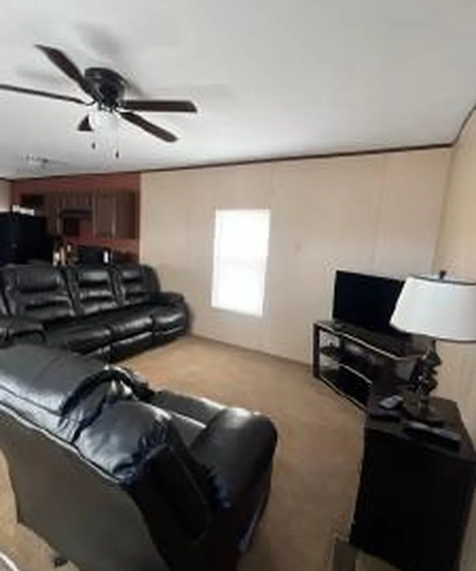 9420 W Westridge Dr — Photo 2