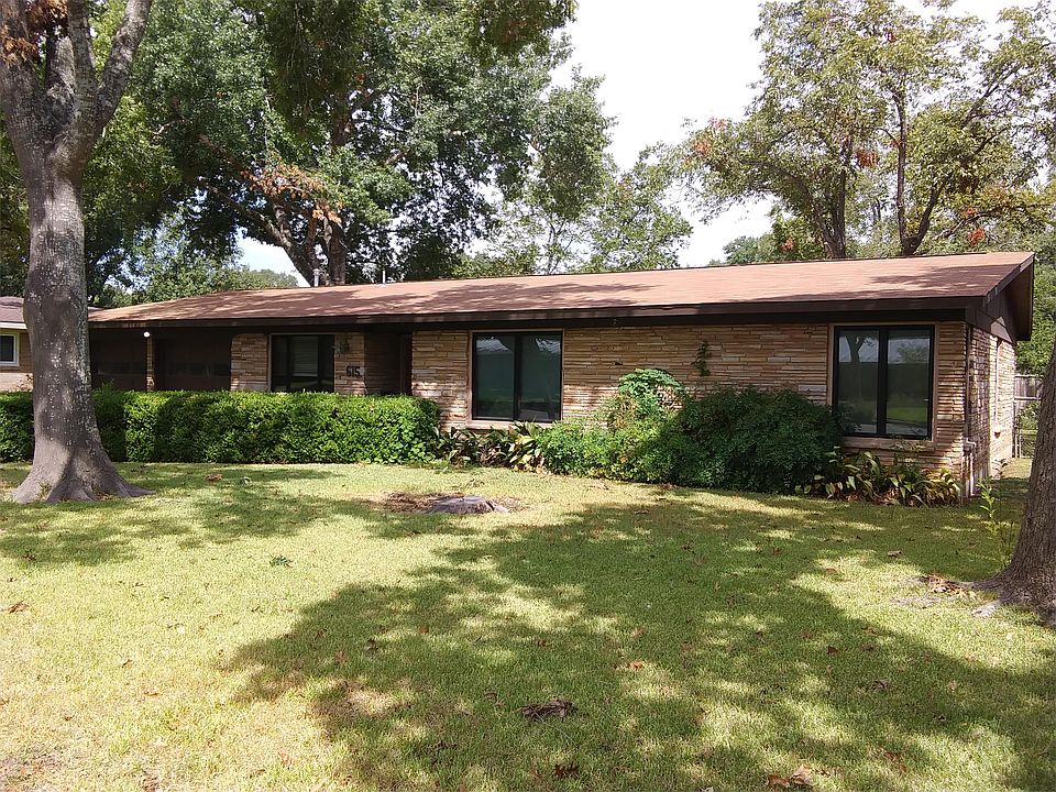 1st image of 615 Rockhill Dr