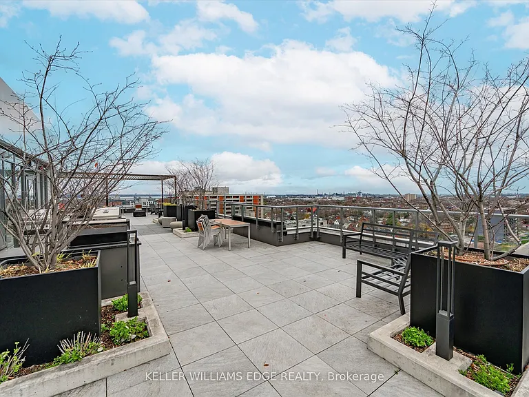 212 King William St E #418 — Photo 32