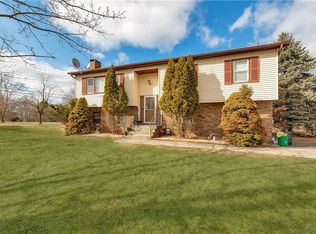 2 Chelmsford Ct, Airmont, NY 10952