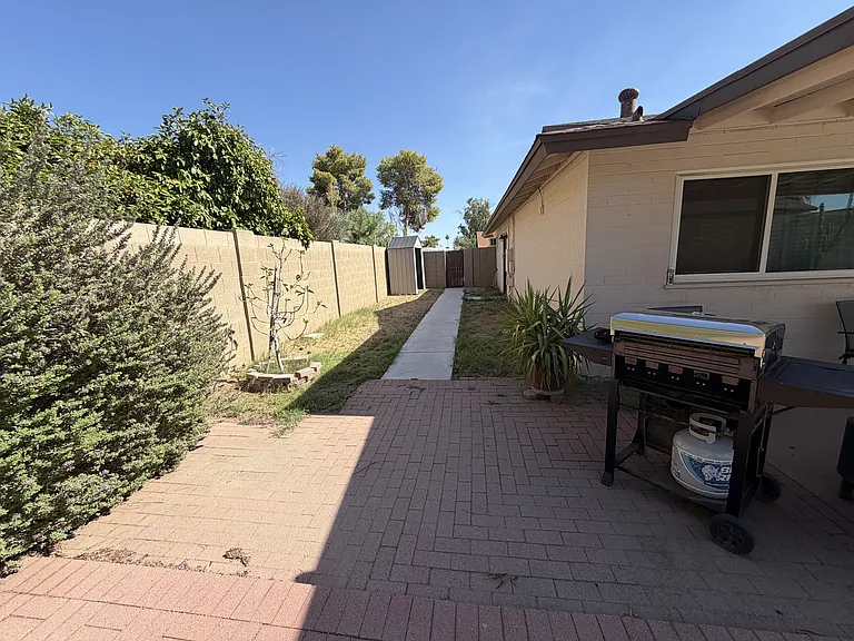 514 E Morrow Dr — Photo 4
