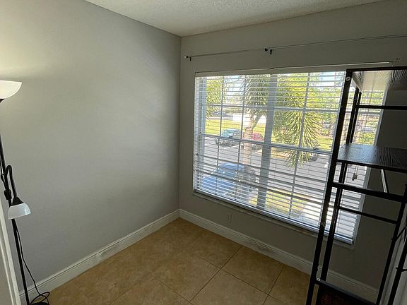 Den/3rd Bedroom