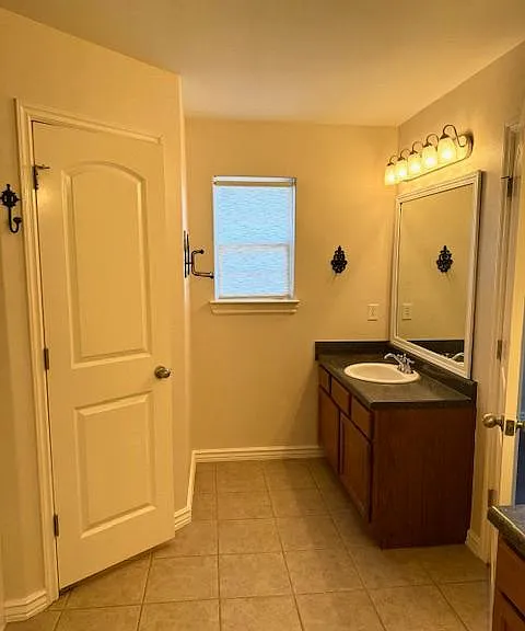 1300 Yorkshire Dr — Photo 13