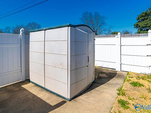 4th image of 410 Autumnwood Dr SW