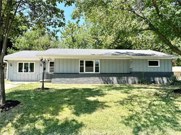 708 Vine St, Butler, MO 64730