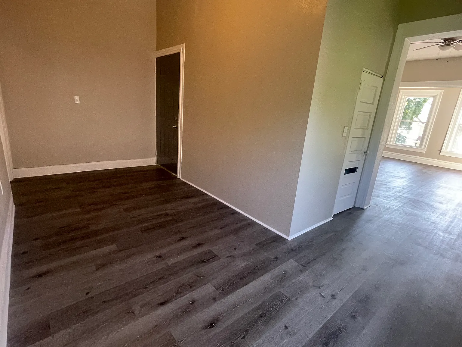 Studio, $825 — Photo 3