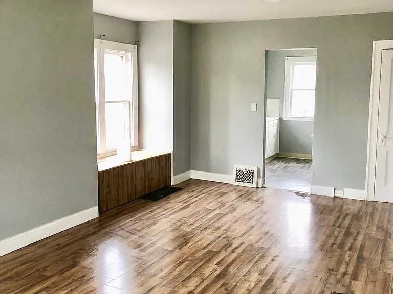 1823 Seymour Ave — Photo 1