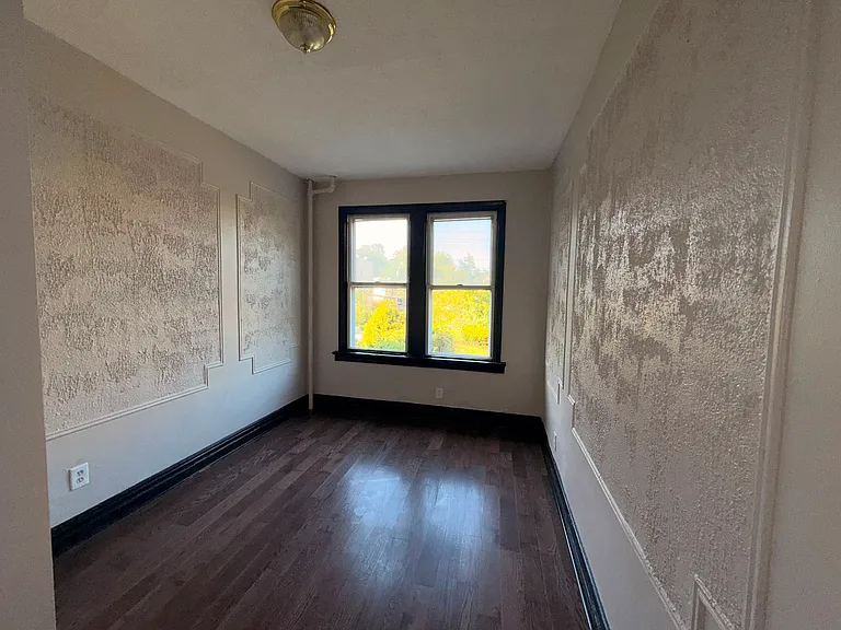 241 Duncan Ave #1A — Photo 2