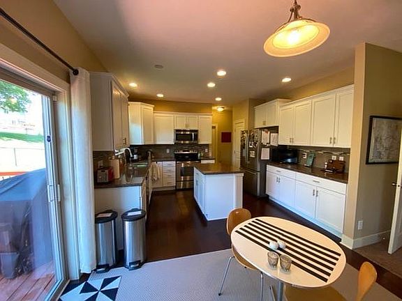 4th image of 208 Castle Pine Dr