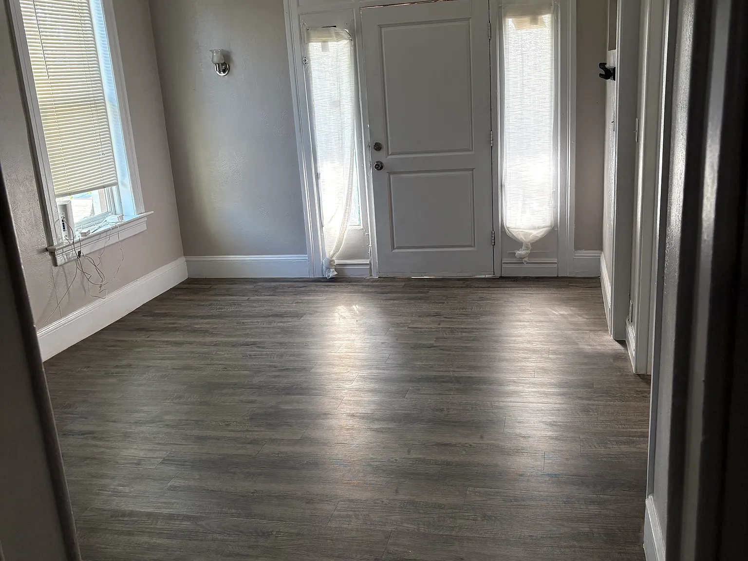 2 bed, 1000 sqft, $1,600 — Photo 2