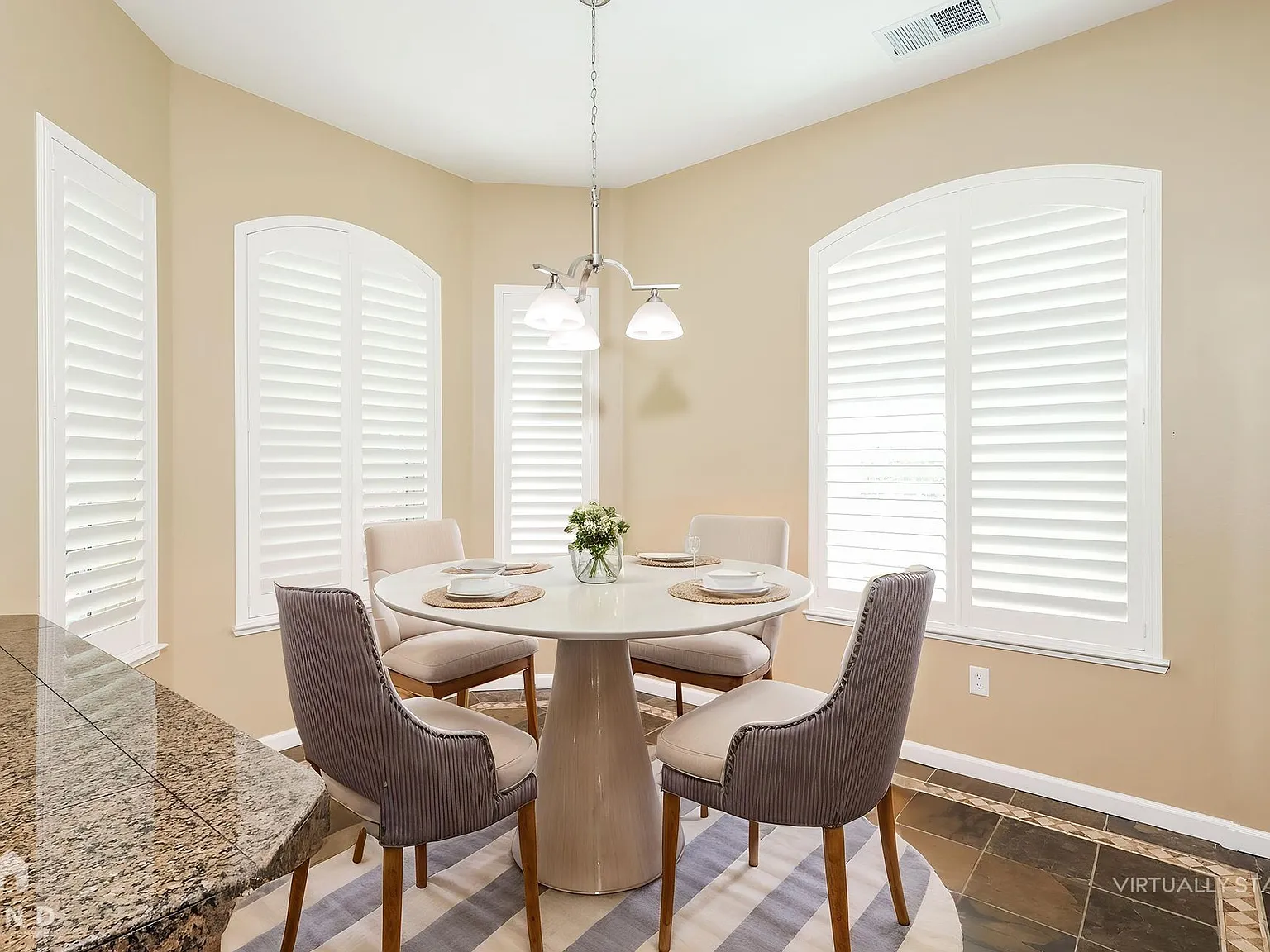 3 bed, 2.0 bath, 2309 sqft, $2,725 — Photo 3