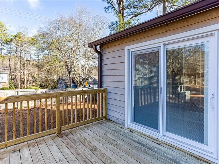 4049 Leicester Dr NE — Photo 30