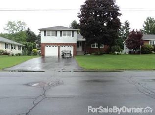 9 Cypress Dr, Loudonville, NY 12211