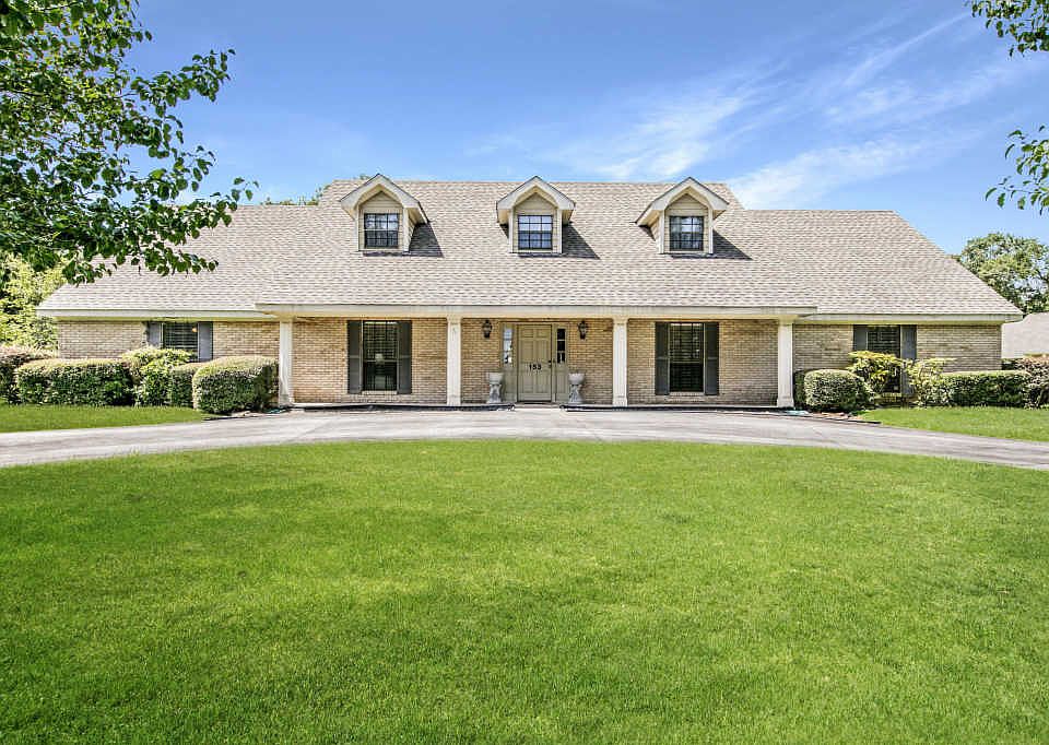 1st image of 153 N Oaklawn Dr