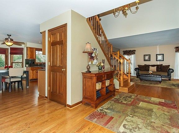 3rd image of 1345 Hunter Dr