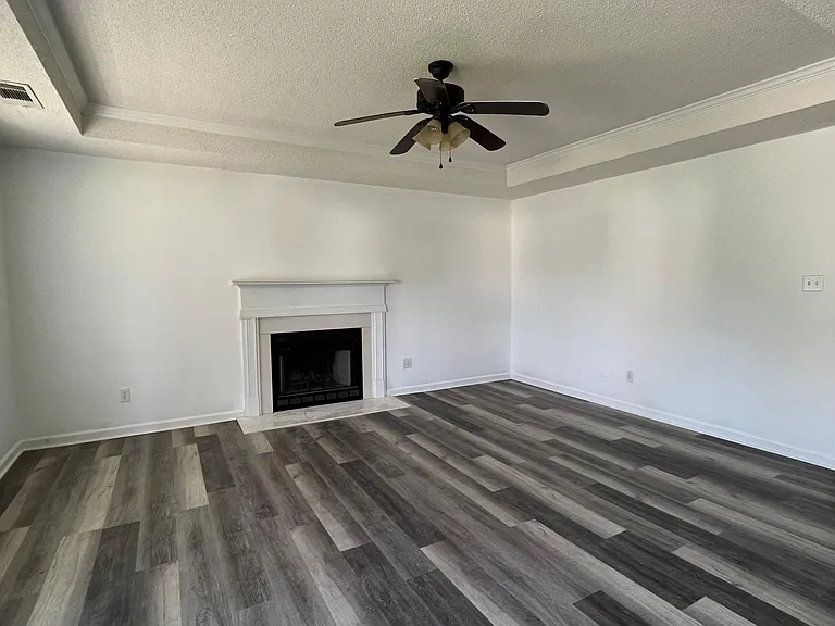 131 Kentshire Ln — Photo 3